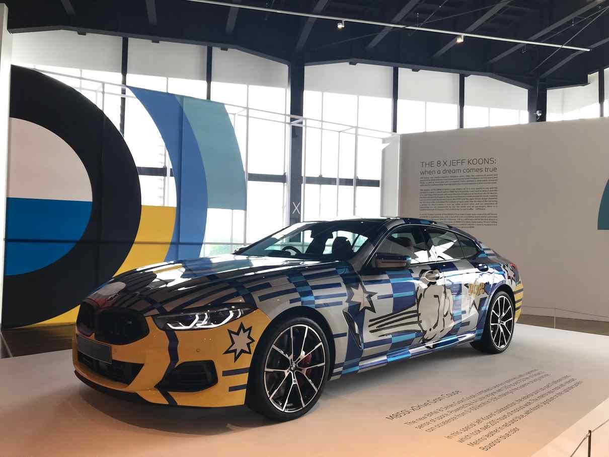 BMW The 8 x Jeff Koons, Artsy Car yang Dipamerin di Museum MACAN