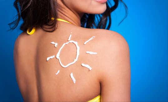 Nggak Cuma Losion, Ternyata Sunscreen Banyak Jenisnya, Lho