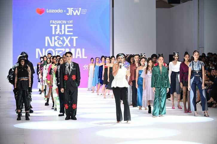 Fashion of The Next Normal, Lazada Gandeng 8 Desainer Lokal di Runway JFW 2023