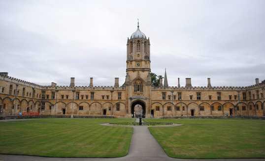 Kenapa Oxford Jadi Universitas Nomor 1 di Dunia?